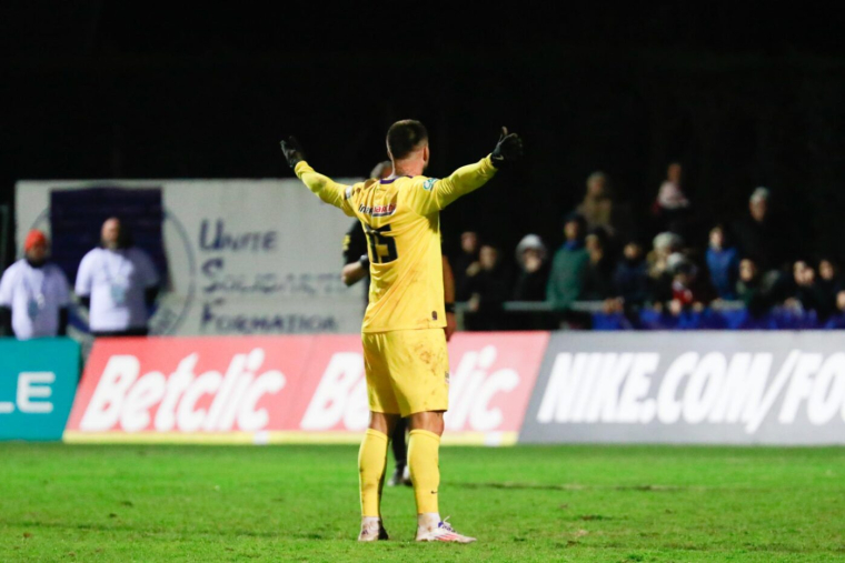 Aron Donnum : « Quand on se fait insulter, on ne peut pas répondre… »