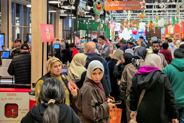 Dans un supermarché de la capitale libyenne, Tripoli, le 16 février 2026, à l'approche du mois sacré musulman de jeûne du ramadan ( AFP / Mahmud Turkia )