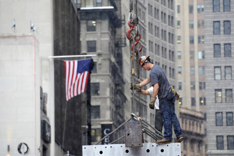 Des ferrailleurs travaillent sur le site du Four World Trade Center à New York