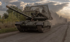 Un blindé ukrainien dans la région de Soumy, en Ukraine, le 11 août 2024. ( AFP / ROMAN PILIPEY )