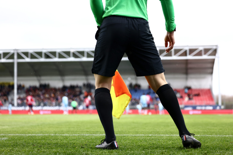 L'arbitre mordu au testicule en Allemagne : le match est annulé