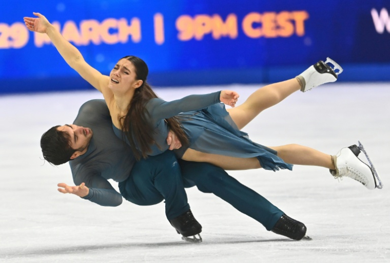 Laurence Fournier Beaudry et Guillaume Cizeron à Prague le 28 mars 2026 ( AFP / Michal Cizek )