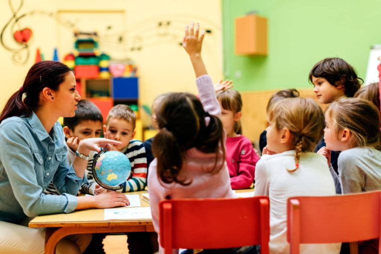 Le montant de l'allocation de rentrée scolaire - iStock.com / vgajic